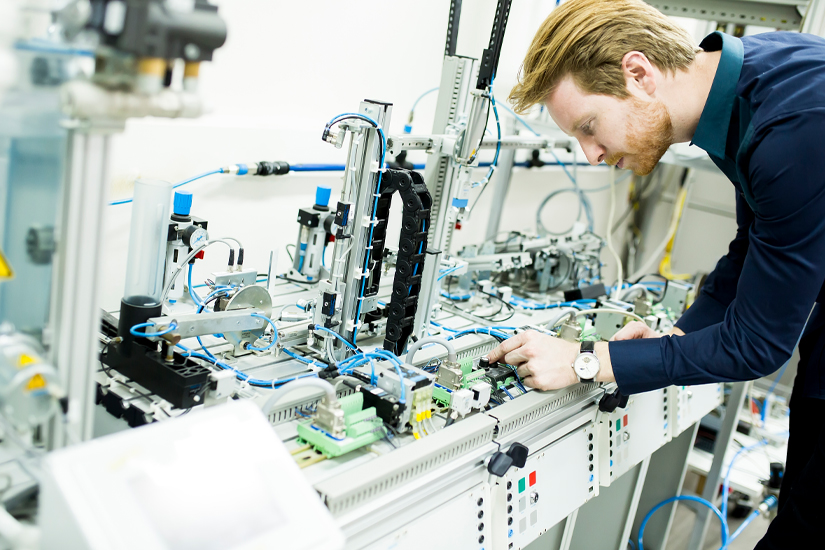 Personalberatung Elektrotechnik Osbelt working in metal manufacturing industry. Personalberatung Mechatronik, Robotik, Automatisierung